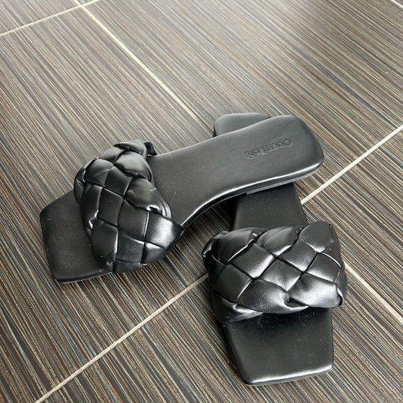 Black sandals - Picture 3 of 3